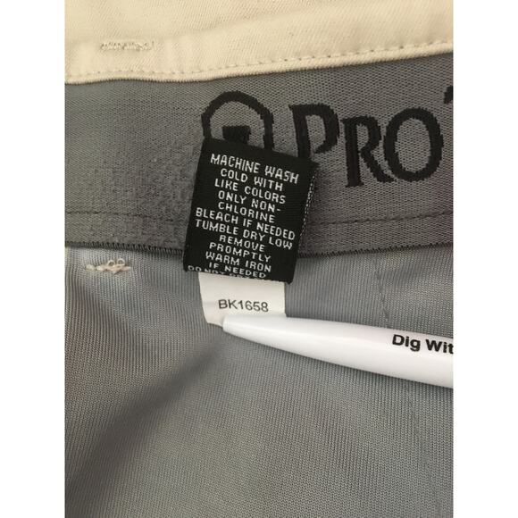 PGA Tour Pro Tour Size 38 Elastic Waist Pleated Beige Golf Shorts - Picture 6 of 6